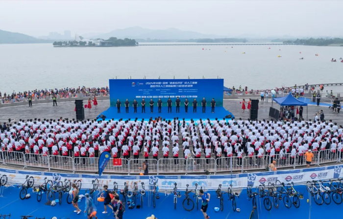 VSPORTS体育官网-海信彰显市场领导地位："海信100英寸电视 全球第一"亮相2025国际足联俱乐部世界杯赛场